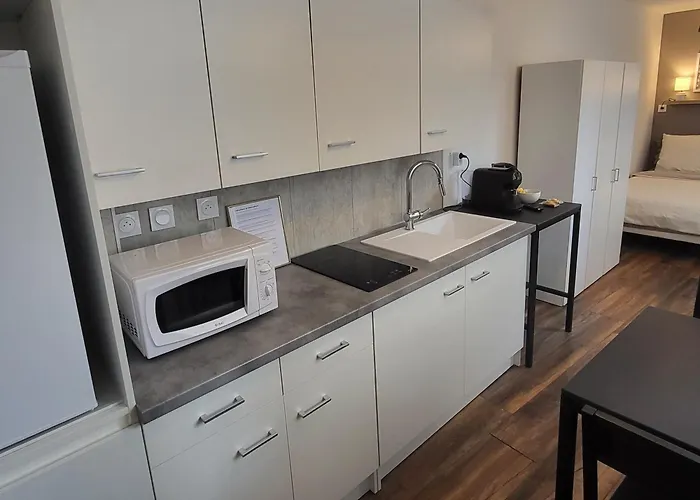 Appartement 2 Coin Cuisine, Coin Chambre, Salle De Bain
